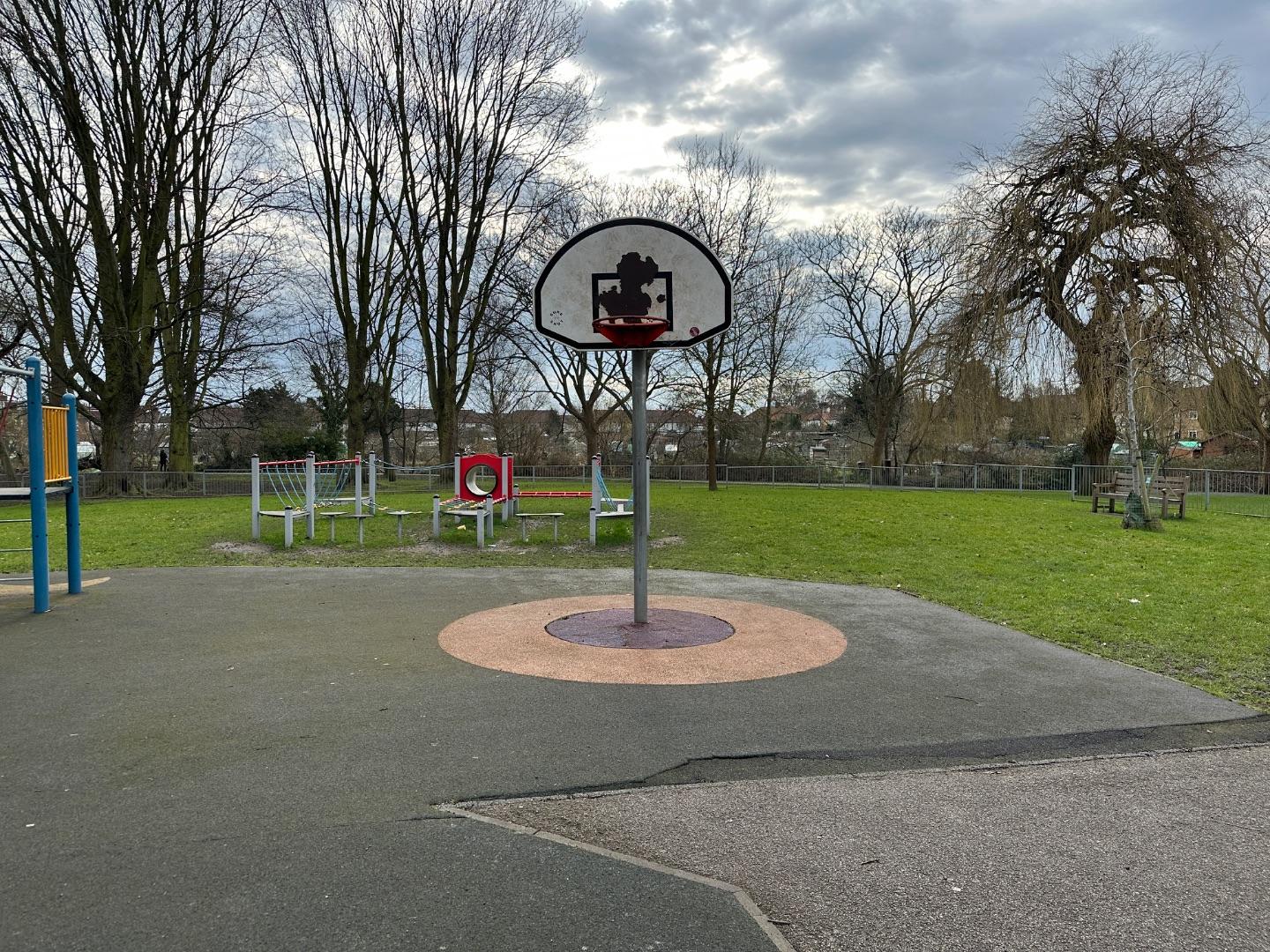 Kneller Gardens Low Hoop